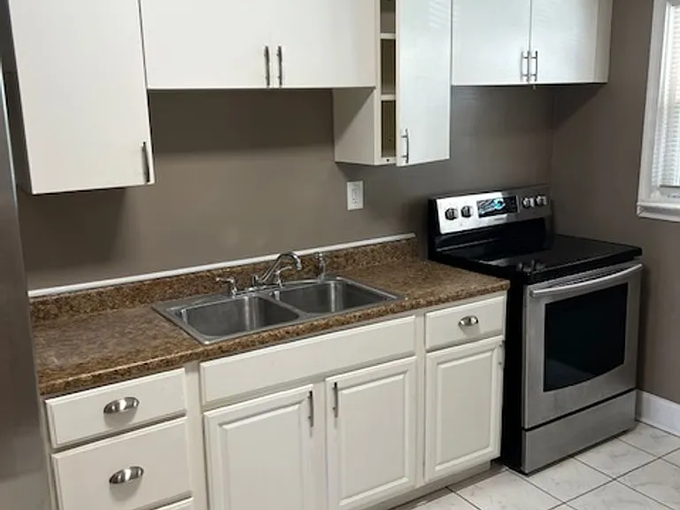 5905 The Alameda — Photo 20