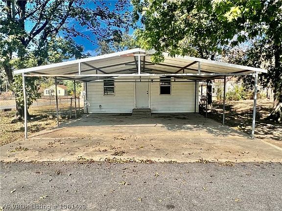 4th image of 557 Sunshine St