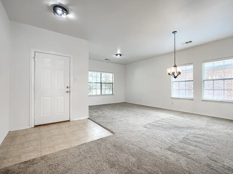 3121 Grant St — Photo 4