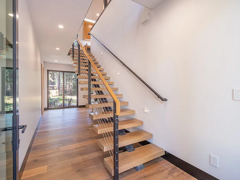 190 Speedboat Ave — Photo 23