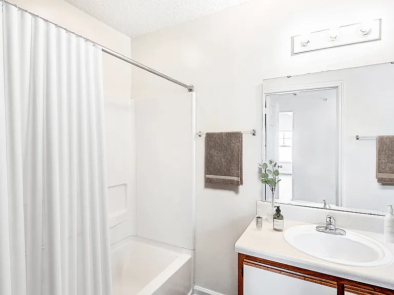 Overlooke at Simms Creek Apartments — Photo 33