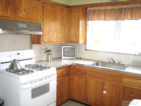 4th image of 201 Fredericks Ave