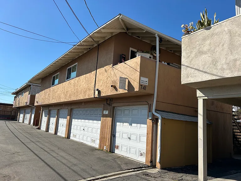 741 Shalimar Dr #B — Photo 4