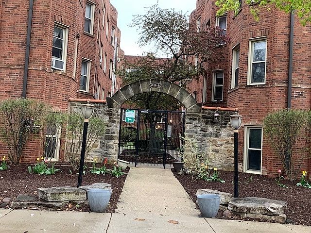 2nd image of 4132 N Kedvale Ave #8