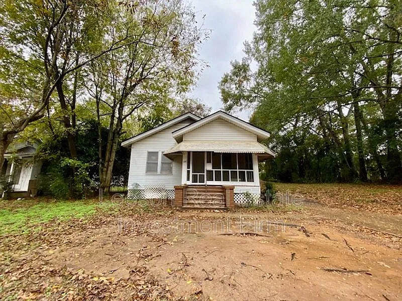 3 bed, 1.0 bath, 1000 sqft, $850 — Photo 1