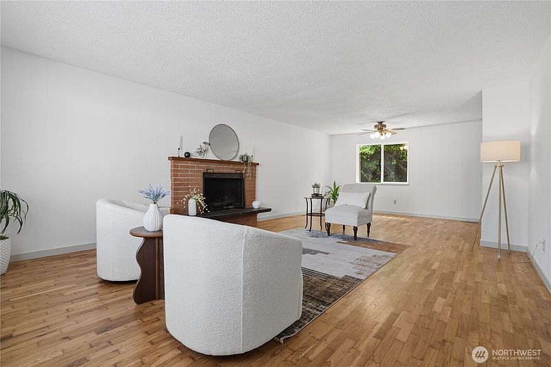 5th image of 360 Tremont Street W