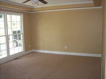 4th image of 103 Holliday Ct