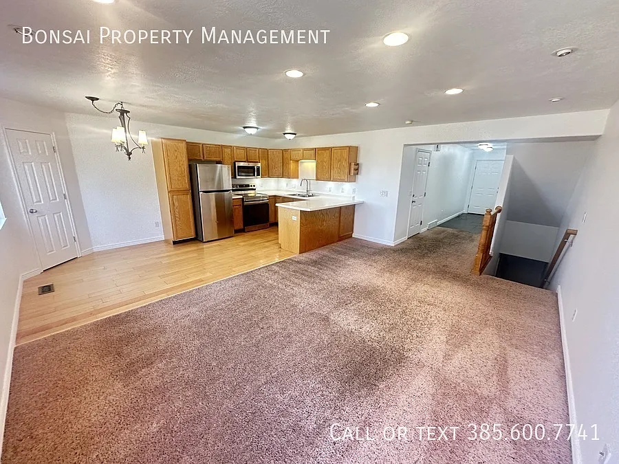 Spacious Townhome in Lehi — Photo 4