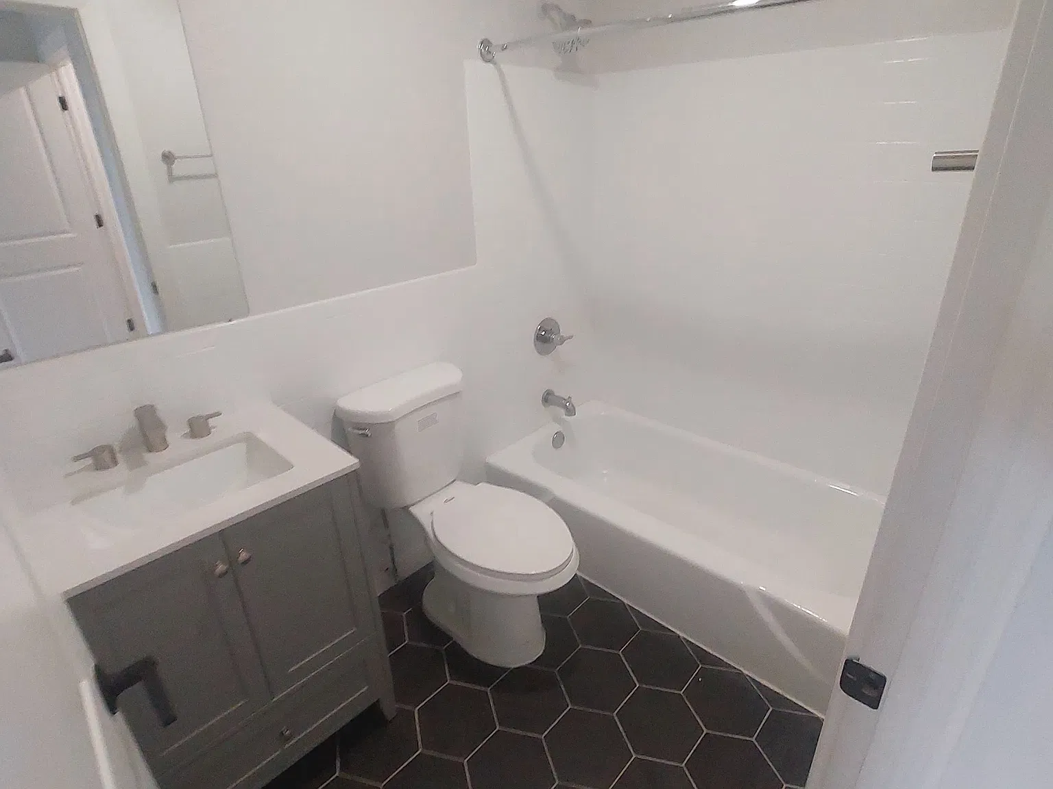 1 bed, $1,250 — Photo 4