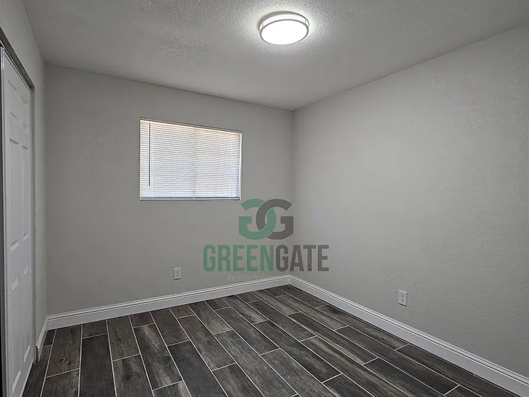 901 Valente Way — Photo 24