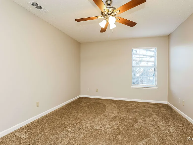302 Vernon Traylor Dr — Photo 9
