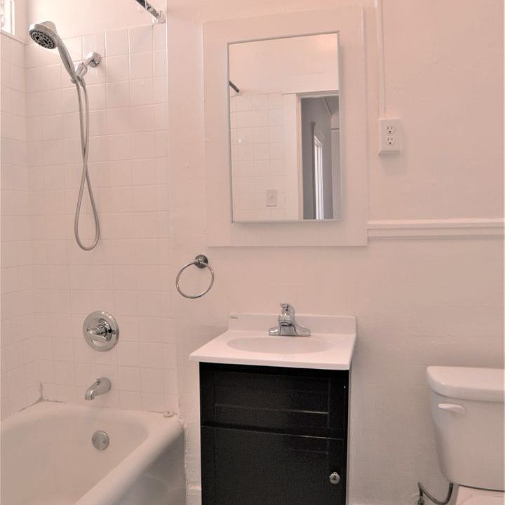 1st image of 3035 Gough St #6