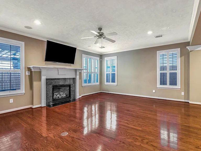 1524 Birdsall St — Photo 13