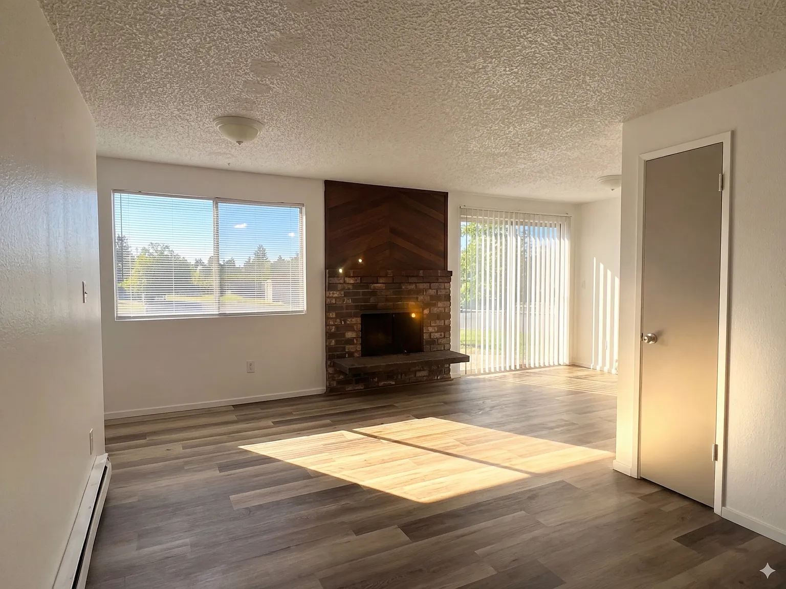 2 bed, 980 sqft, $1,650 — Photo 2