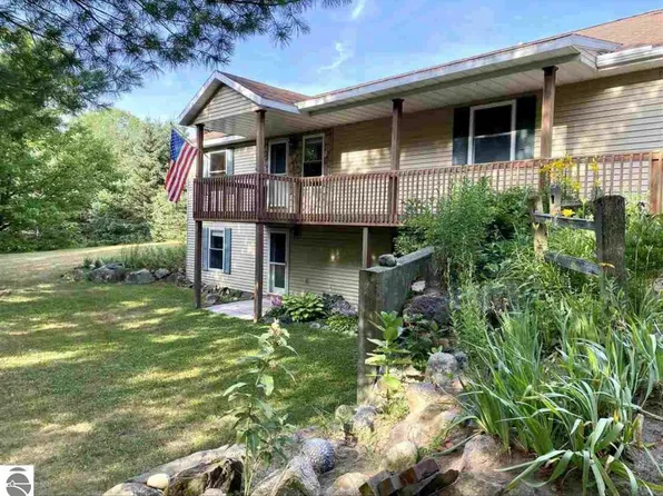 16321 N 20th Ave, Marion, MI 49665