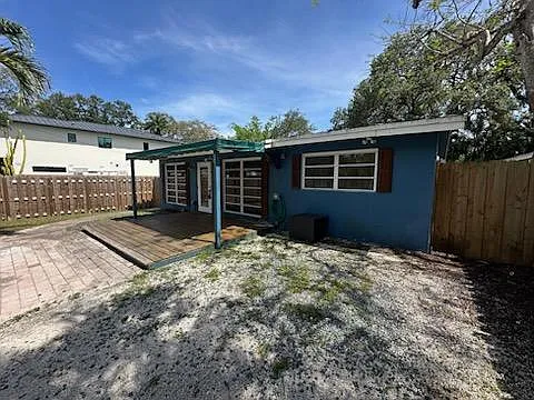 1424 SW 9th St — Photo 4