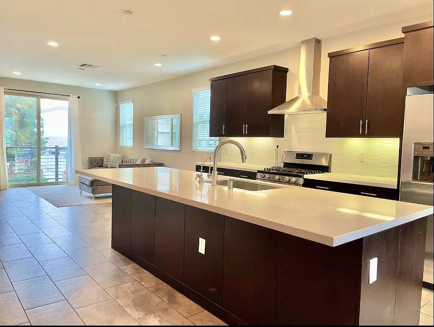 3 bed, 3.5 bath, 1854 sqft, $4,500 — Photo 3
