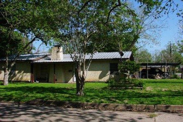 2nd image of 305 Rose St