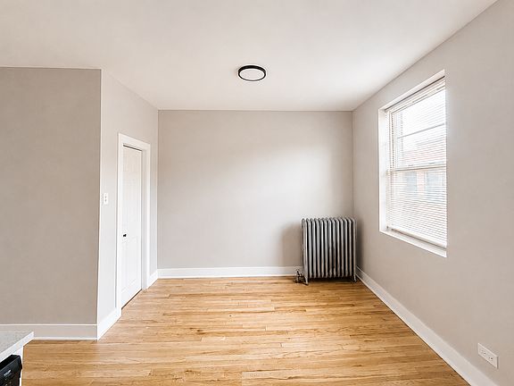 5th image of 7522 N Seeley Ave #3E