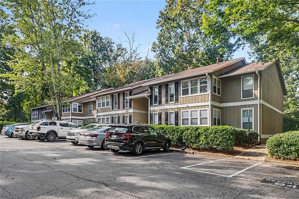 1 bed, 1.0 bath, 841 sqft, $1,400 — Photo 3