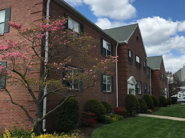 5 Wesley St APT 1, Newton, MA 02458