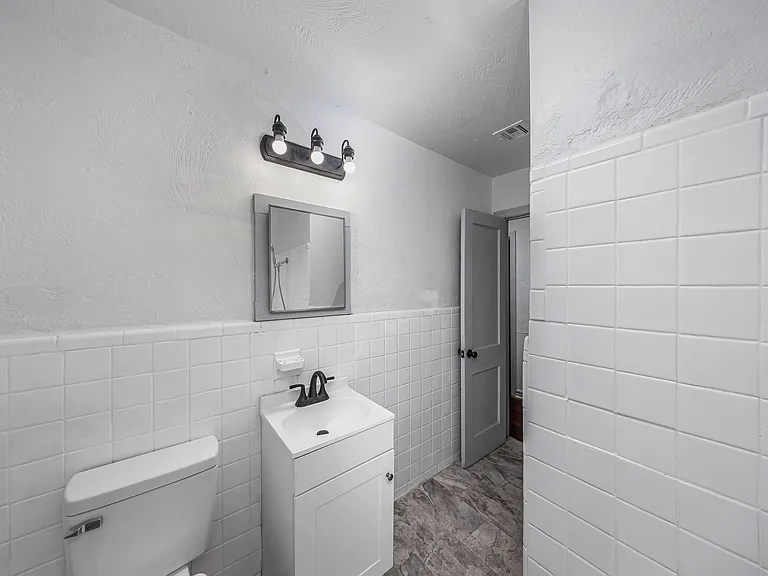 1414 NW 23rd St — Photo 14