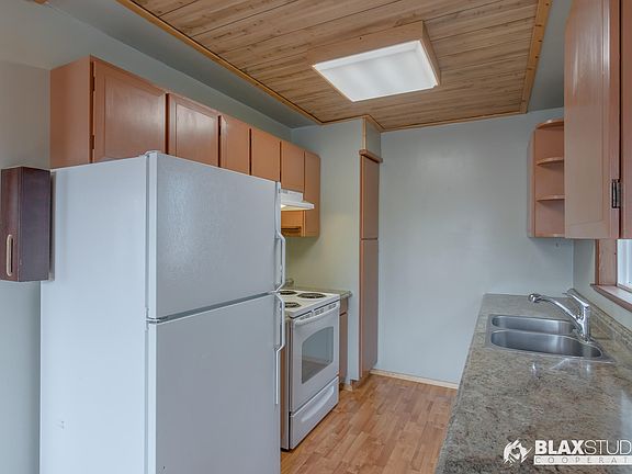2nd image of 718 10th Ave