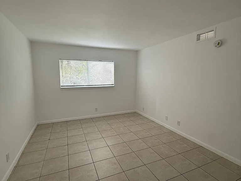 2916 NW 55th Ave #1B — Photo 3