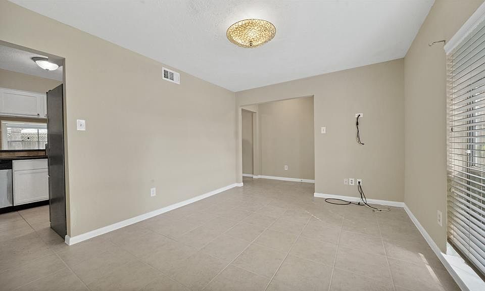 1st image of 10139 Kent Towne Ln