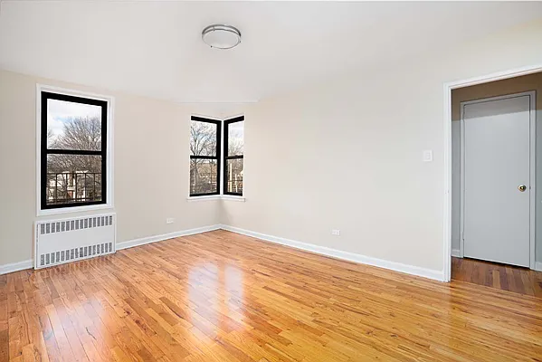 Rented by Waldstar Real Estate LLC | media 13