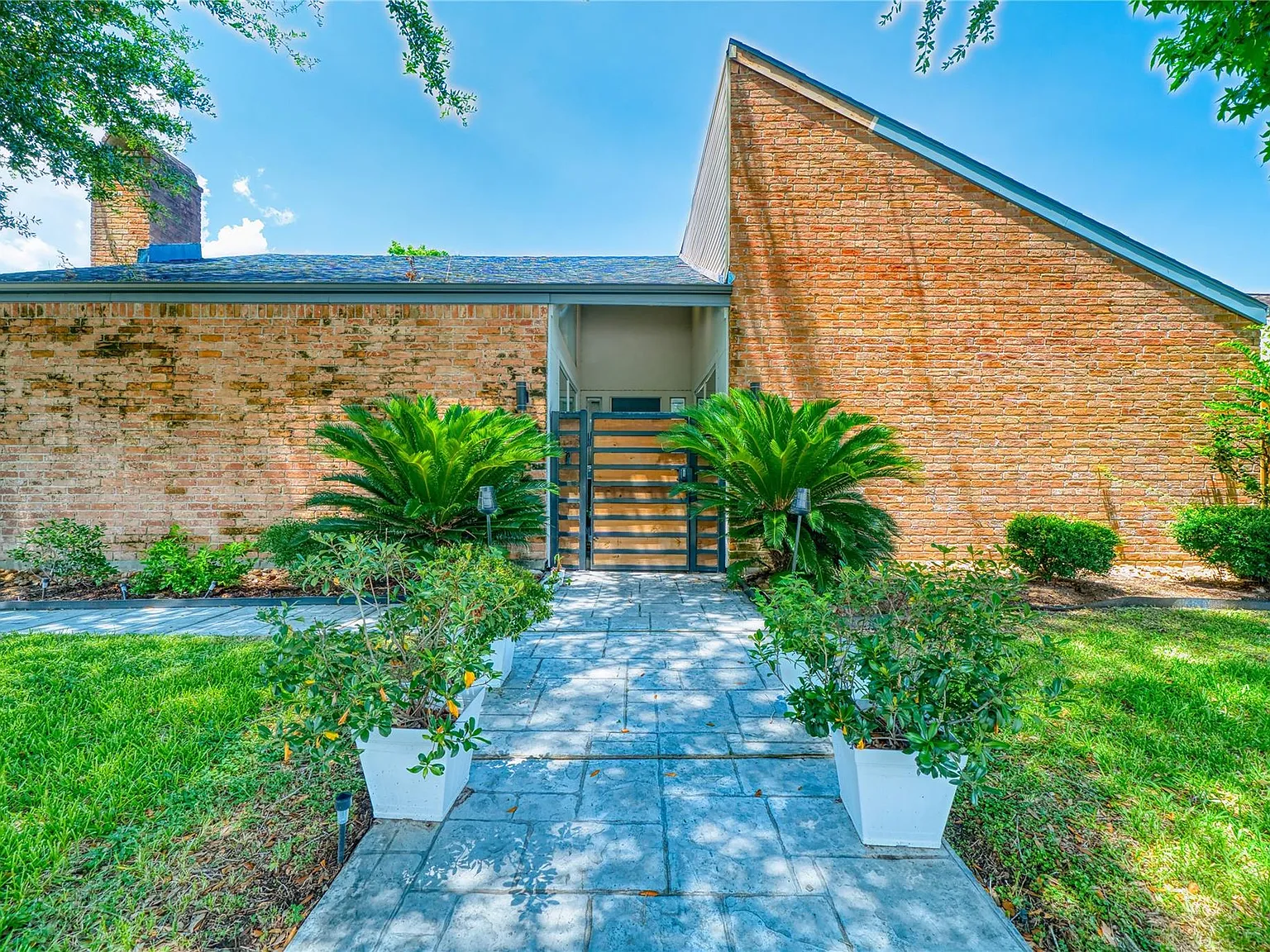3 bed, 2.5 bath, 2725 sqft, $3,000 — Photo 3