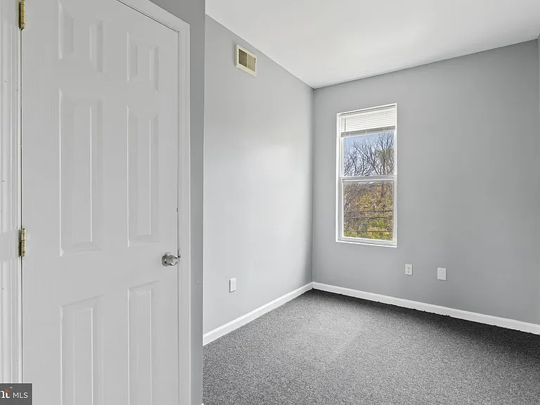 1209 Dukeland St — Photo 10