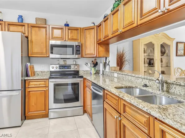 9901 Sunset Cove Ln APT 215, Fort Myers, FL 33919