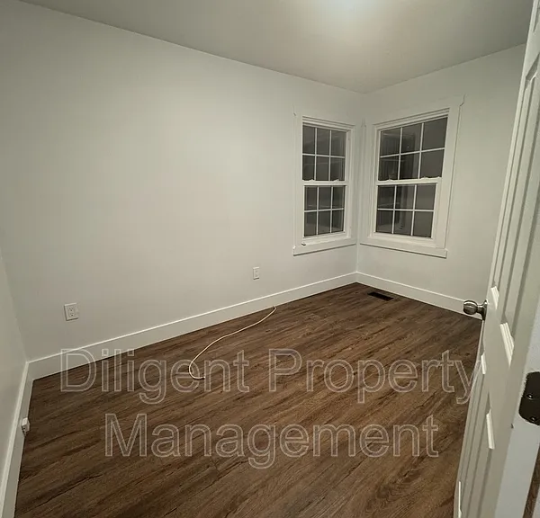 736 Stormont St #UPPER — Photo 9