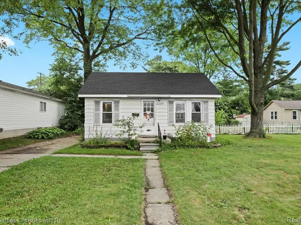 27109 Hampden St, Madison Heights, MI 48071