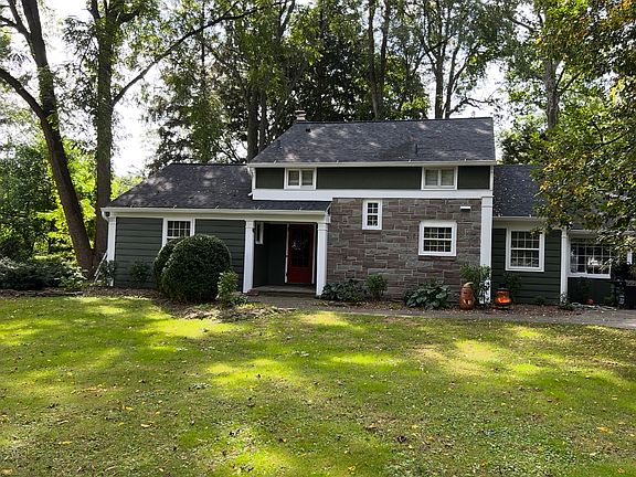4th image of 21 Shire Oaks Dr