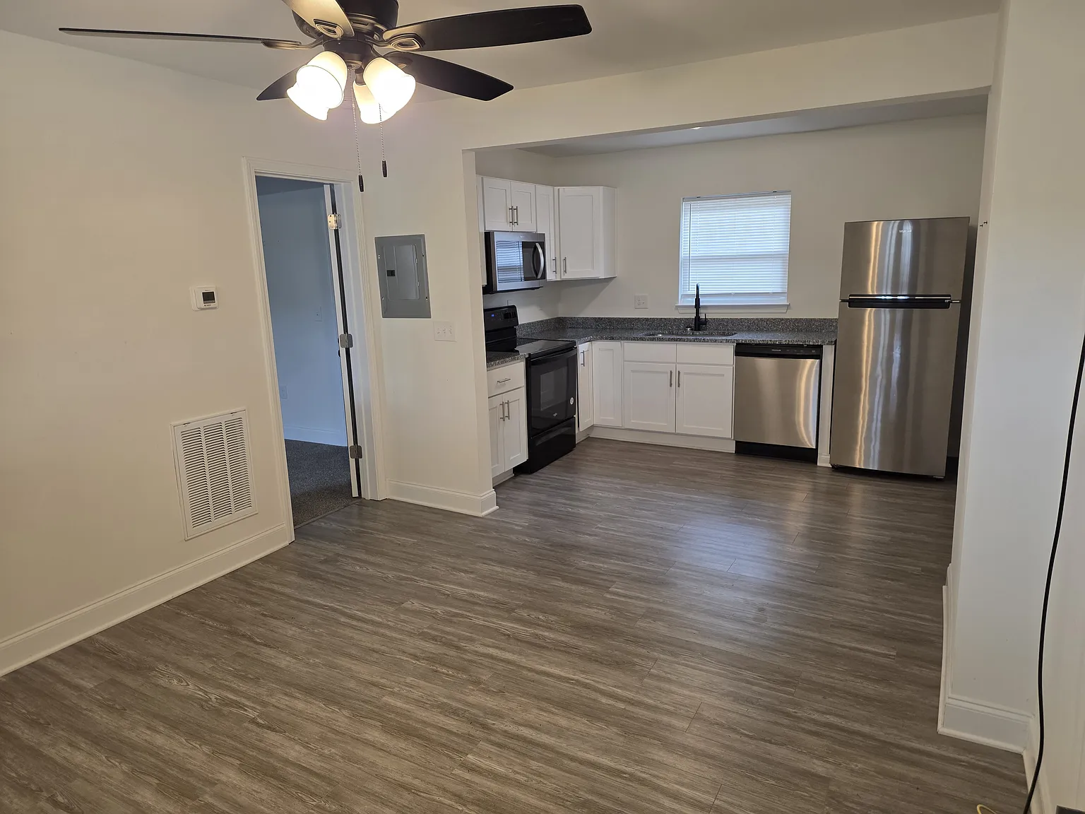 1 bed, 650 sqft, $1,050 — Photo 2
