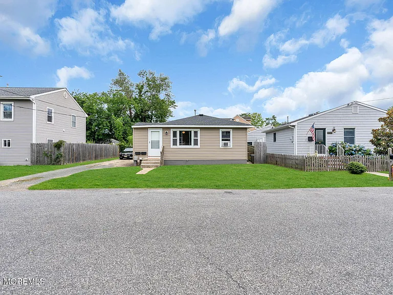 1218 Lister St — Photo 7