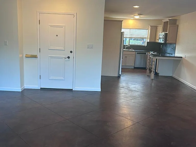 7718 E Meadowbrook Ave — Photo 2