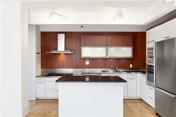 Sold by Platinvm Property Group New York | media 6