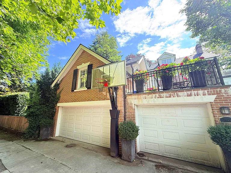 3637 Pine Cres #3 — Photo 11