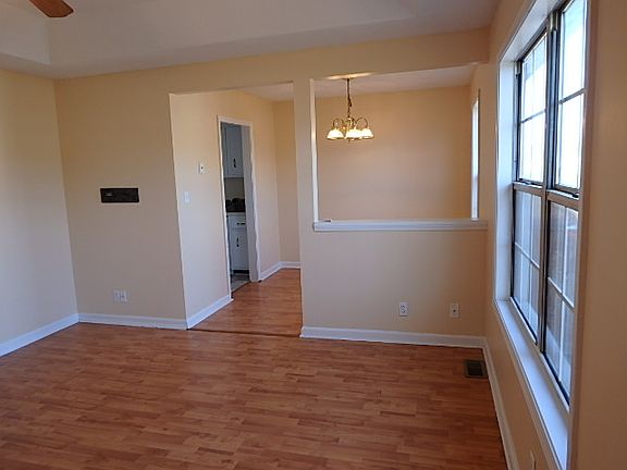 4th image of 566 Lorie Ln