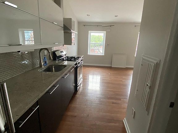 2nd image of 1343 Lombard St #D