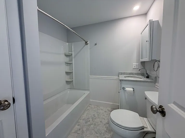 100 Sheridan Ave #1 — Photo 23