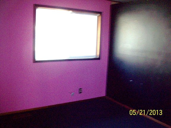 4th image of 123 W C St