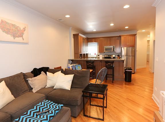 4th image of 1447 W Berteau Ave #4