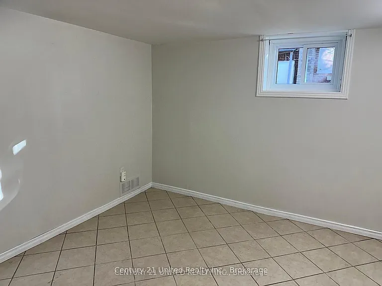 140 Maria St — Photo 18