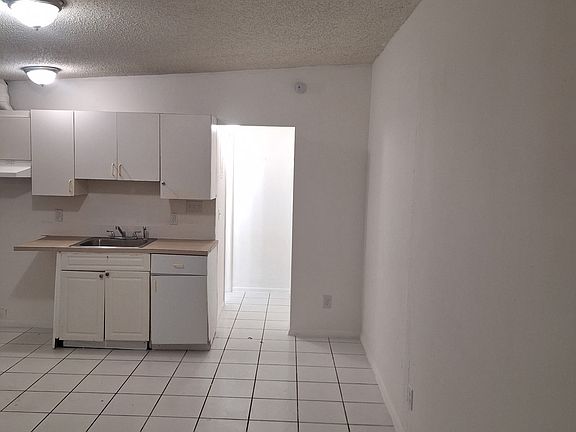 3rd image of 215 NE 10th Ave #K