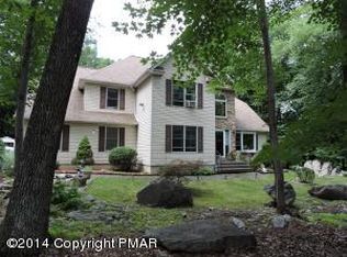 2 Ledgewood Ct, East Stroudsburg, PA 18302