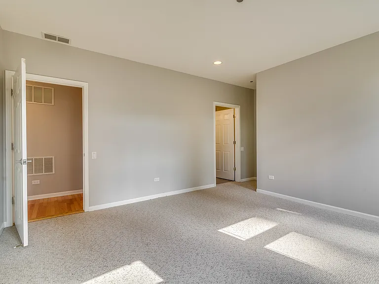 33 W Huron St #305 — Photo 14